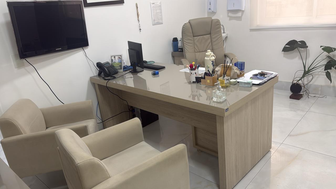 Mesa de atendimento do consultório
