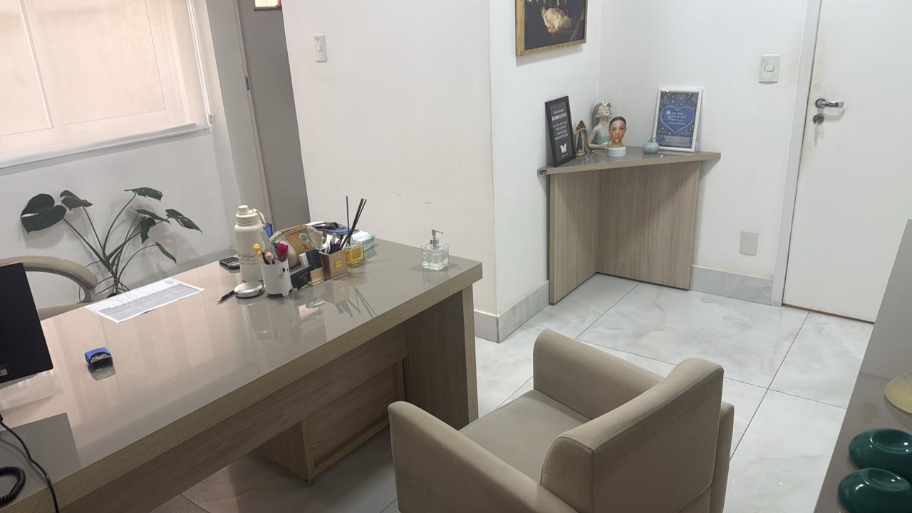 Canto do consultório com aparador